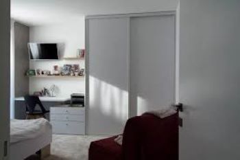 Vstavané skrine do študentskej izby